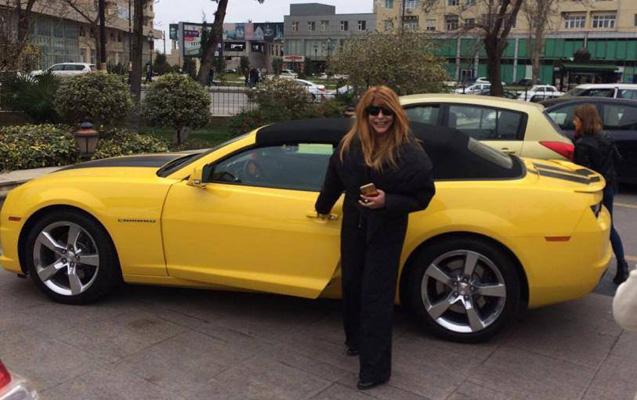 Aygün Kazımova avtomobilini satdı -  borca görə