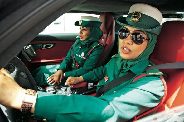 Dünyanın ən sürətli və bahalı maşınlarını Dubay polisi sürür - fotolar