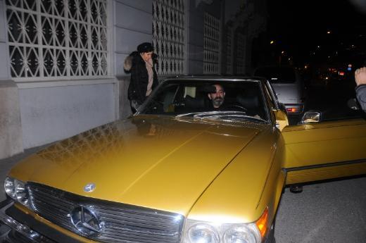 Cem Yılmazın sarı antikvar avtomobili (Foto)
