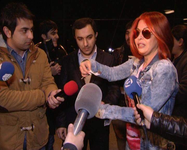 Aygün Kazımovanı Bakıda belə qarşıladılar (Fotolar)