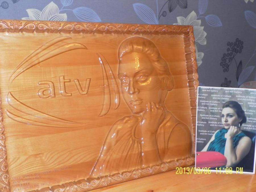 Azərbaycanlı teleaparıcının başıbəlalı hədiyyəsi