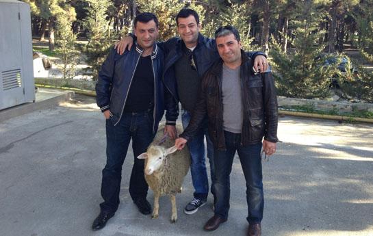 Mübariz İbrahimovun atası Rafaellə Coşquna qurban kəsdi (Foto)