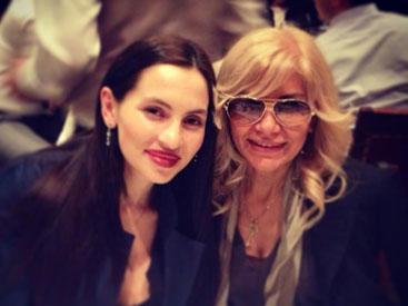Məşhur modelyerin kolleksiyasından geyindilər