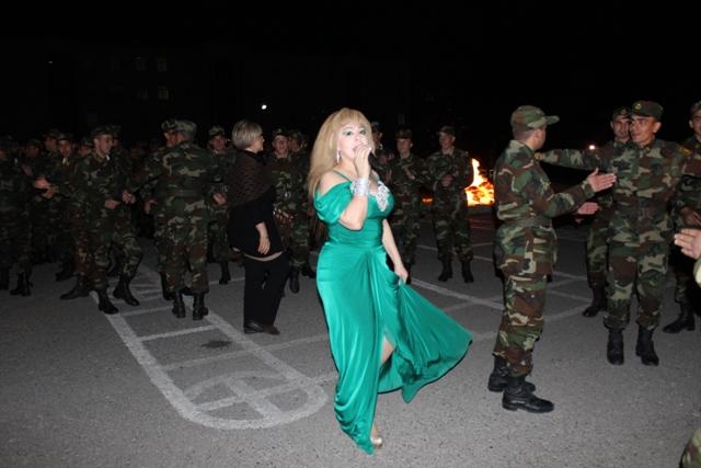 "Barbi" əsgərləri belə təbrik etdi 