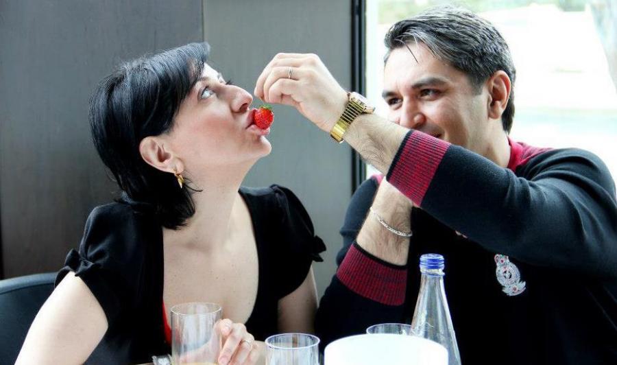 Ərə gedən müğənni üzə çıxdı (Foto)