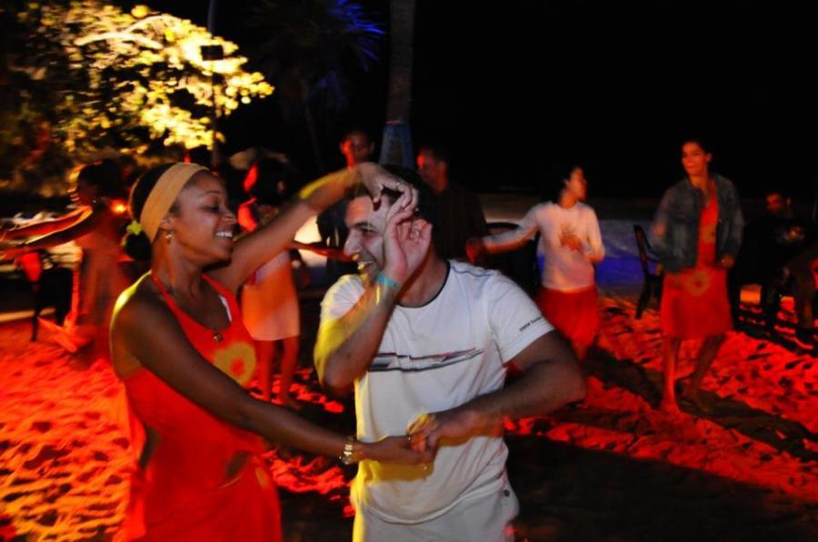 Ədalət Şükürovdan salsa rəqsi (Foto)