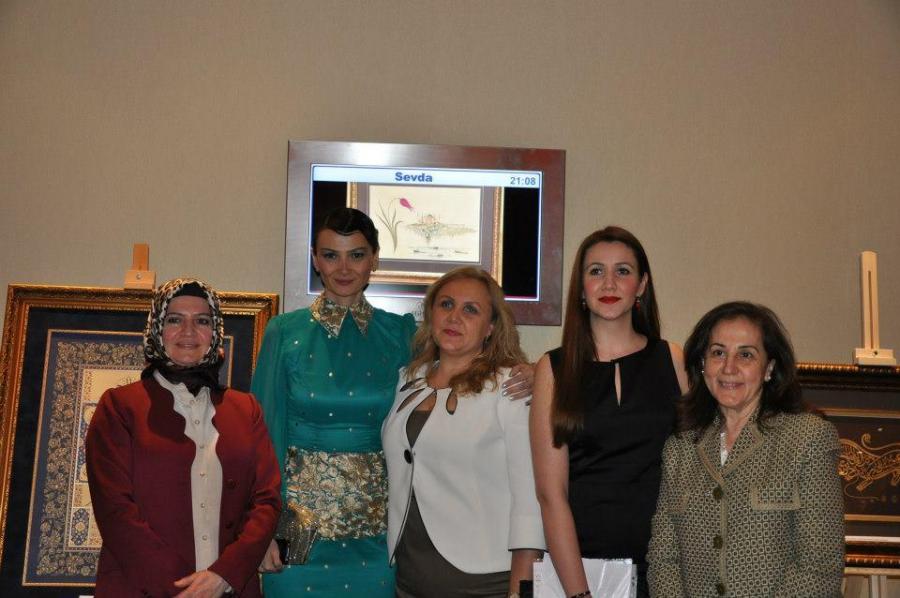 Millət vəkili ebru sənətini öyrənməyə başladı (Foto)