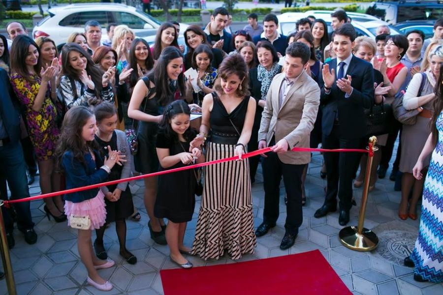 Anar Məmmədxanovun həyat yoldaşı restoran açdı