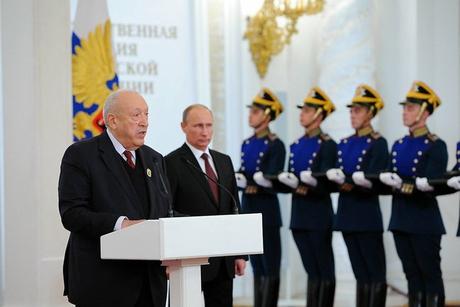 Putin azərbaycanlı rəssama mükafat verdi