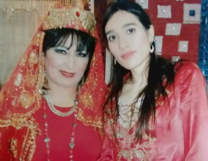 Aktrisanın qızı da müğənniliyə başladı