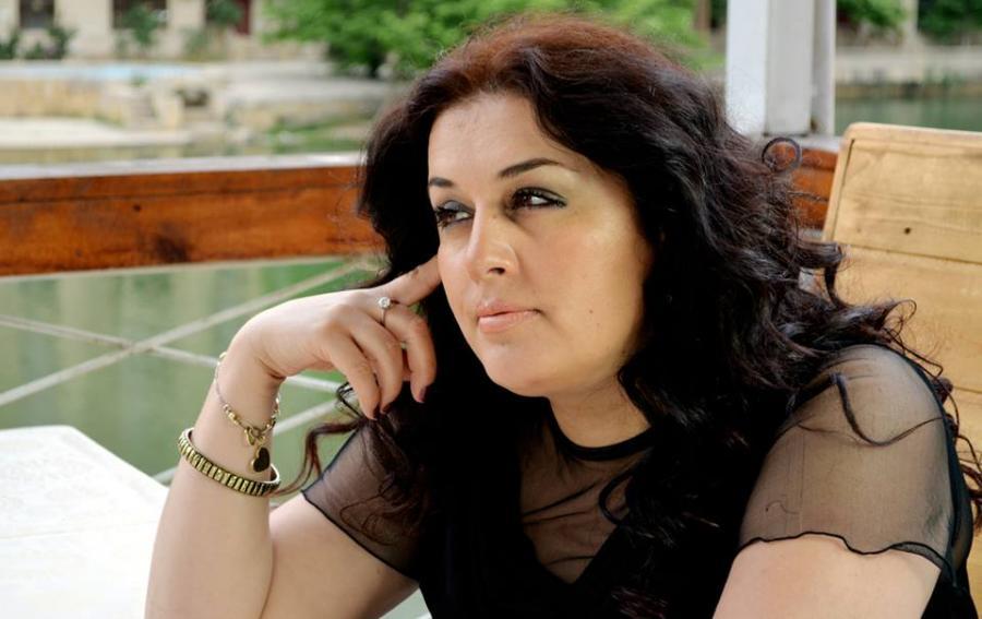 Elzanın oğlu külli miqdarda pul uduzdu