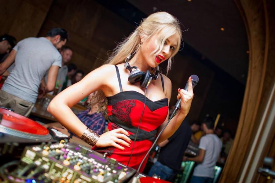 Dünyanın ən seksual diceyi Bakıya gəldi 