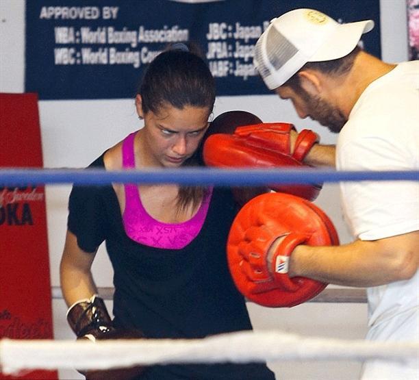 Adriana Lima boksçu oldu  (Fotolar)