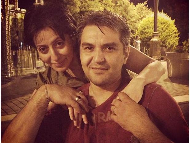 Müğənni həyat yoldaşı ilə bulvarda  (Foto) 