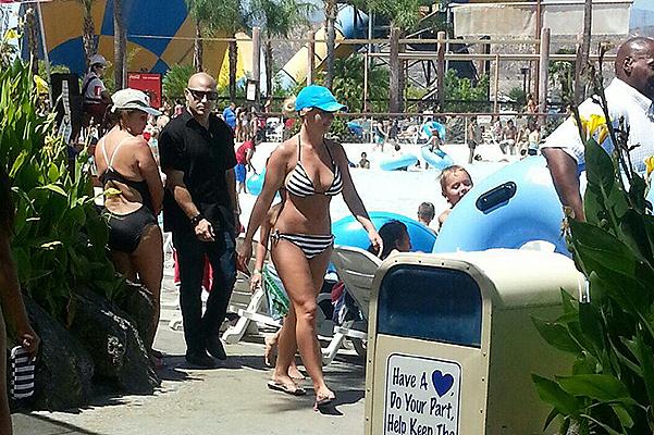 Britni Spirs “Aqua park”da