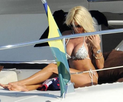 “Playboy” gözəli tətildə