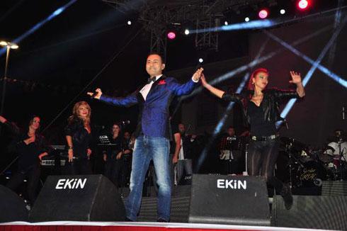 Sərdar Ortaçı konsertində daşa basdılar - Video
