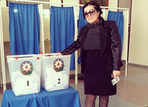 Tanınmış sənətçilər harada səs veriblər? – SİYAHI