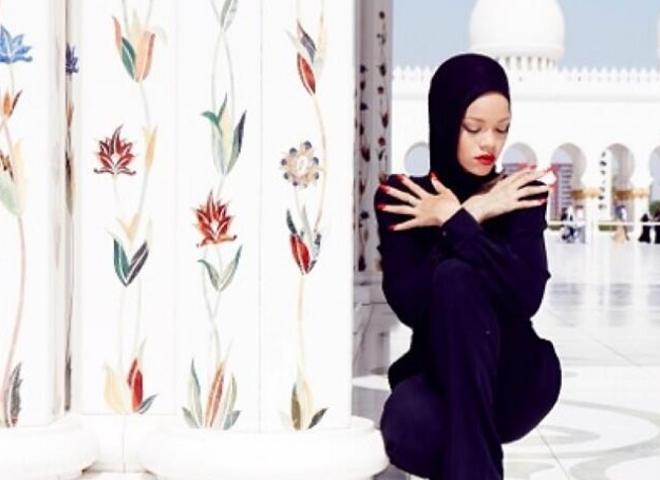 Rihanna çadra geyinib məscidə getdi - Fotolar
