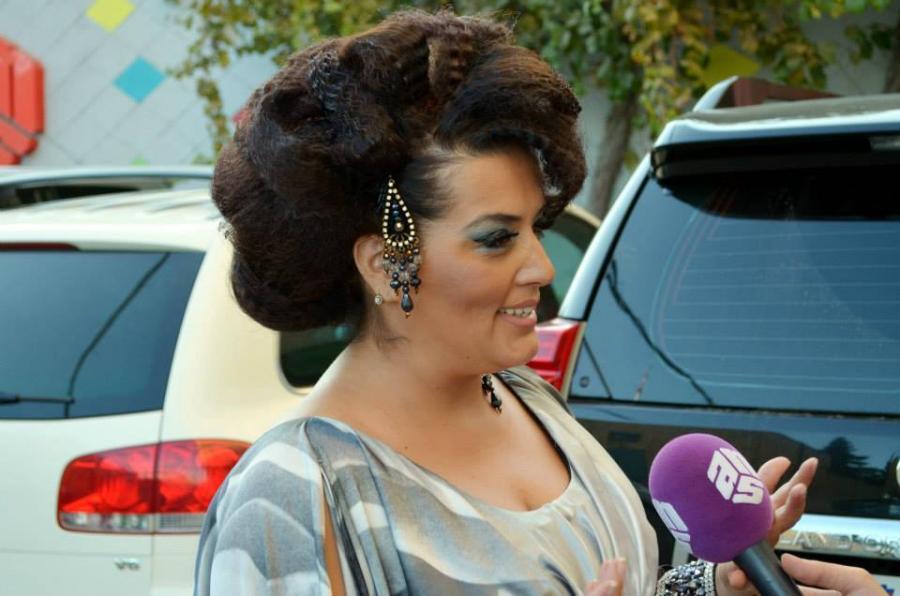 Elza özünü Türkan Şoraya bənzətdi - Foto