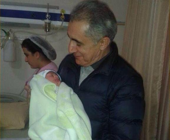 Alim Qasımov körpə nəvəsi ilə - Fotolar