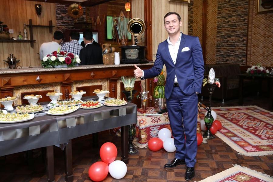 Müğənni çay evinin açılışını etdi - fotolar
