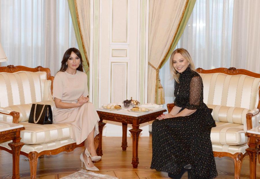 Mehriban Əliyeva Ornella Muti ilə görüşüb 
