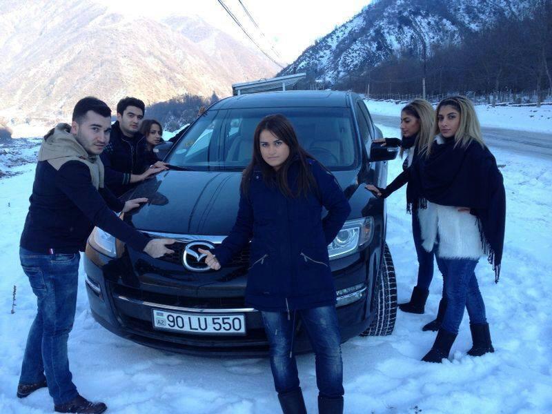 Sənətçilərdən dağ başında "Maşın" şousu - fotolar