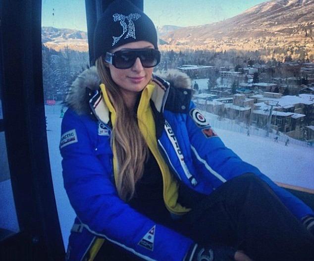 Paris Hilton xizək sürərkən