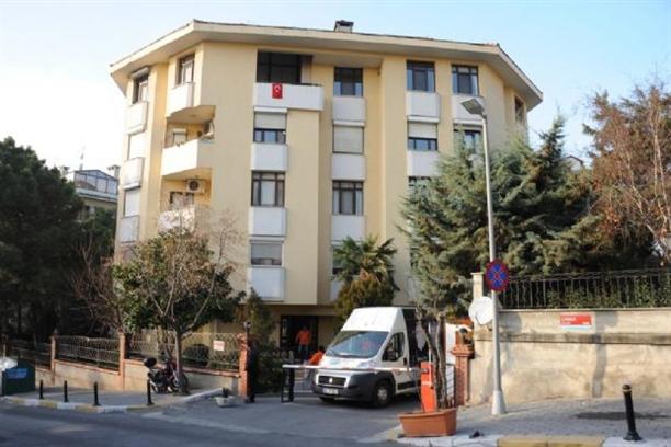 Cem Yılmazın keçmiş xanımı evindən köçdü - fotolar