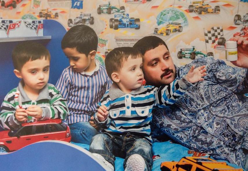 İzzətin hamıdan gizlətdiyi oğlanları – fotolar 