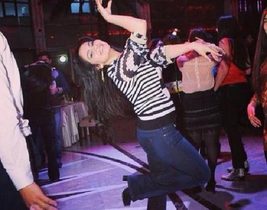 Sevda anasının ad günündə rəqs etdi – foto