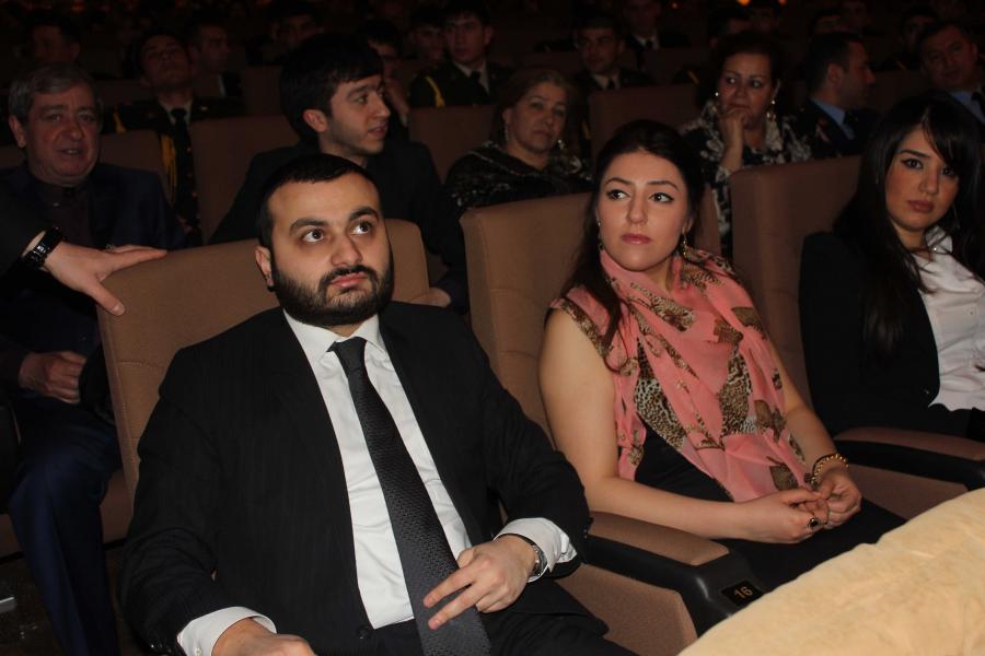 Azərbaycanlı müğənni həyat yoldaşı ilə kinoteatrda –  fotolar 