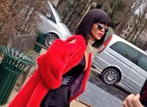 Rihanna küçəyə bu geyimlə çıxdı - fotolar