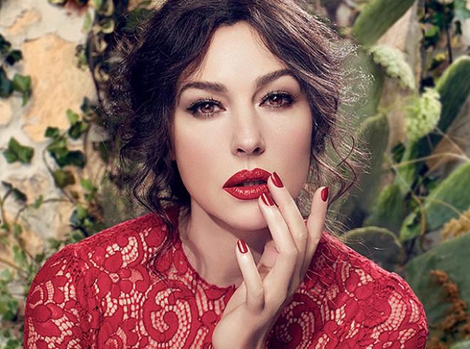  Monika Belluççi iki cazibədar obrazda -  Video