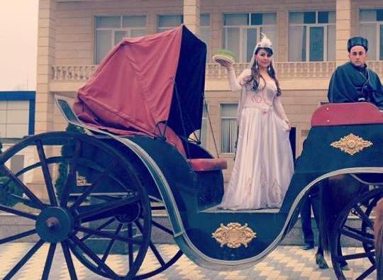 Samirə faytonla gəzdi – fotolar 