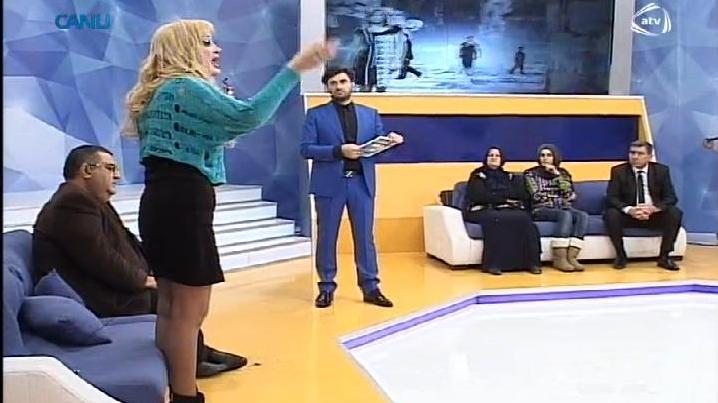 Məleykə intim videoya görə canlı yayımı tərk etdi -  fotolar
