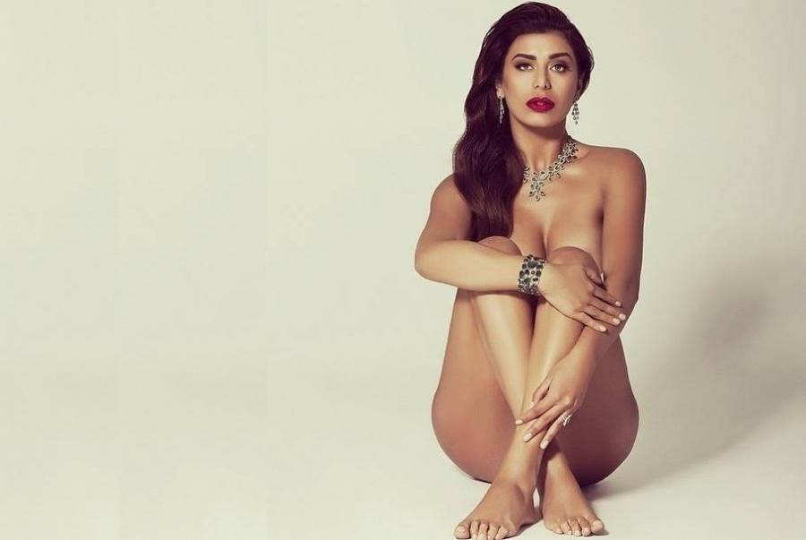 Ebru "Playboy" üçün soyundu - fotolar