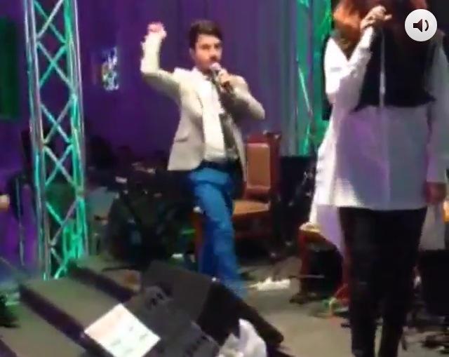 Ramal Aygün Kazımovanın başına gül səpdi -  video