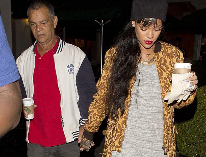 Rihanna atası ilə - fotolar 