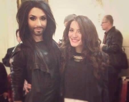Dilarənin transseksual ifaçı ilə fotosu yayıldı