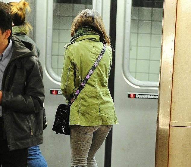 Tanınmış aktrisa metroda – fotolar 