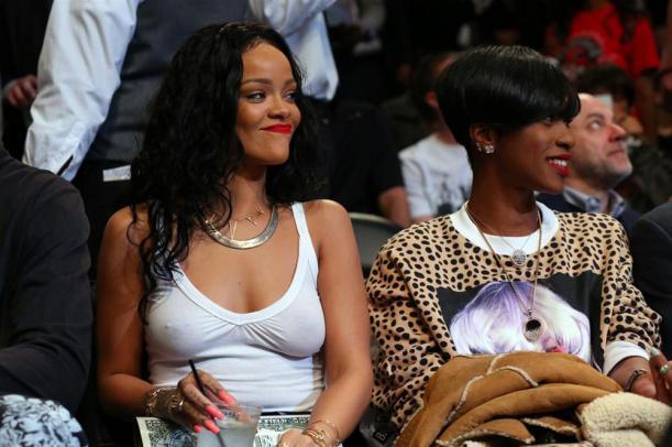 Rihannanın yarıçılpaq fotosessiyası 