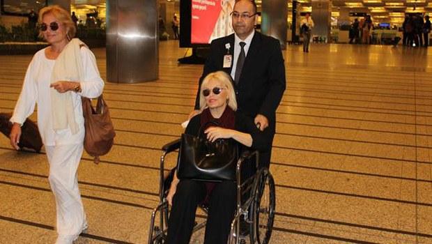 Ajda Pekkan əlil arabasında - foto