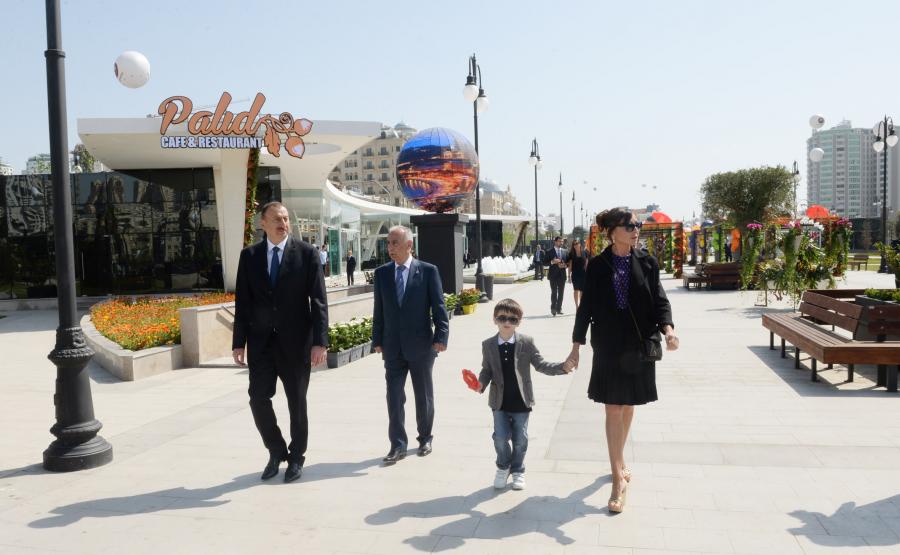 Prezident ailəsi ilə birgə Gül bayramında - fotolar 