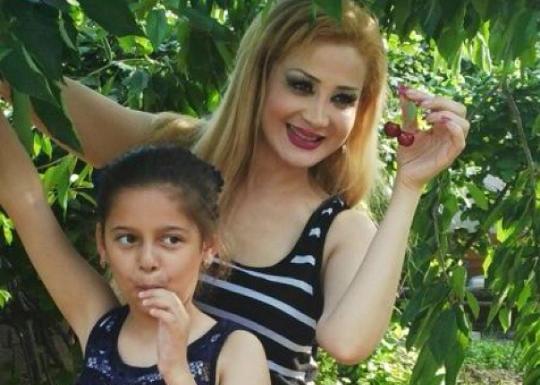 Məleykə Əsədovanın bacısı və qızı – fotolar