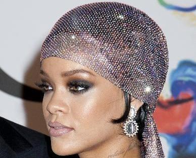 Rihanna elə bir libas geyindi ki...  - fotolar