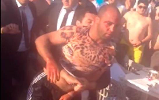 Bakıda konsertdə kütləvi dava düşdü - video