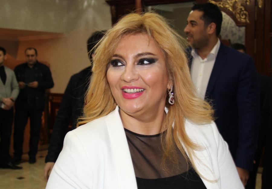 Nüşabəylə Validə Abbasova söz davasına çıxdı - qalmaqal