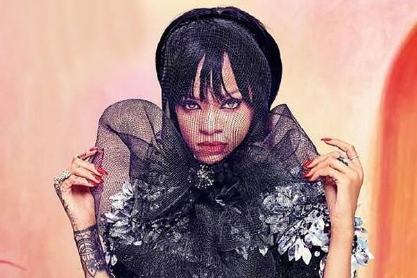Rihannadan qeyri-adi fotosessiya